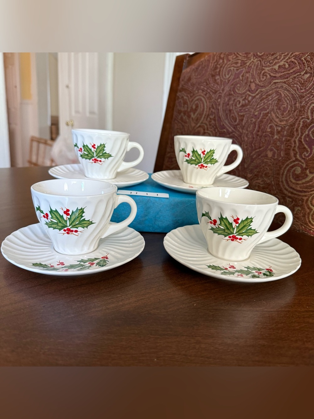 Set of 4 Vintage SCIO Japan Holly Christmas Swirl Scalloped Cup & Saucer Sets #1